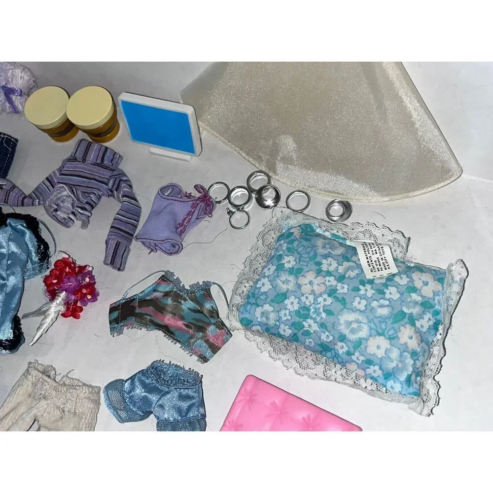 Vintage Bratz Doll Clothing Lot 2000s Variety 40+pcs